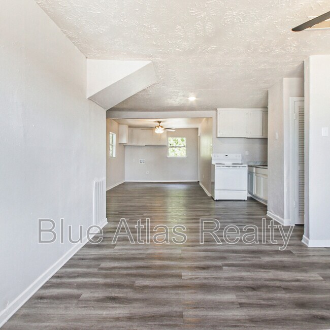Building Photo - 5633 Ramey Ave