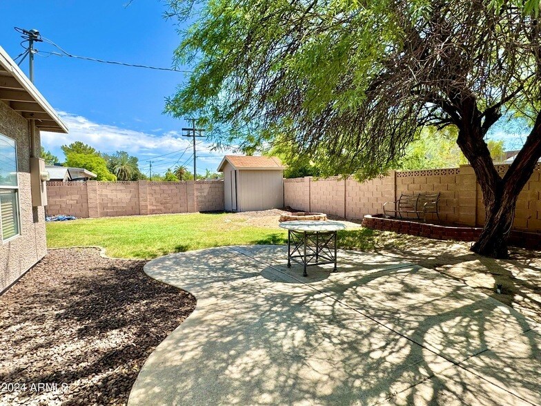 Foto principal - 731 W 12th Pl
