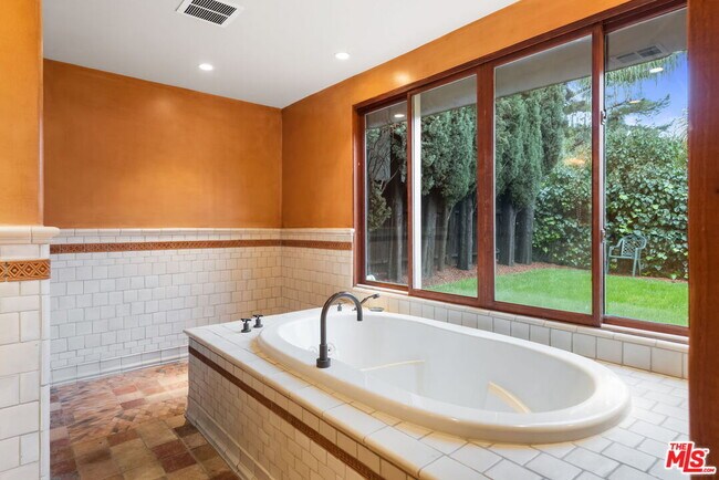 Foto del edificio - 16141 Bayberry Pl