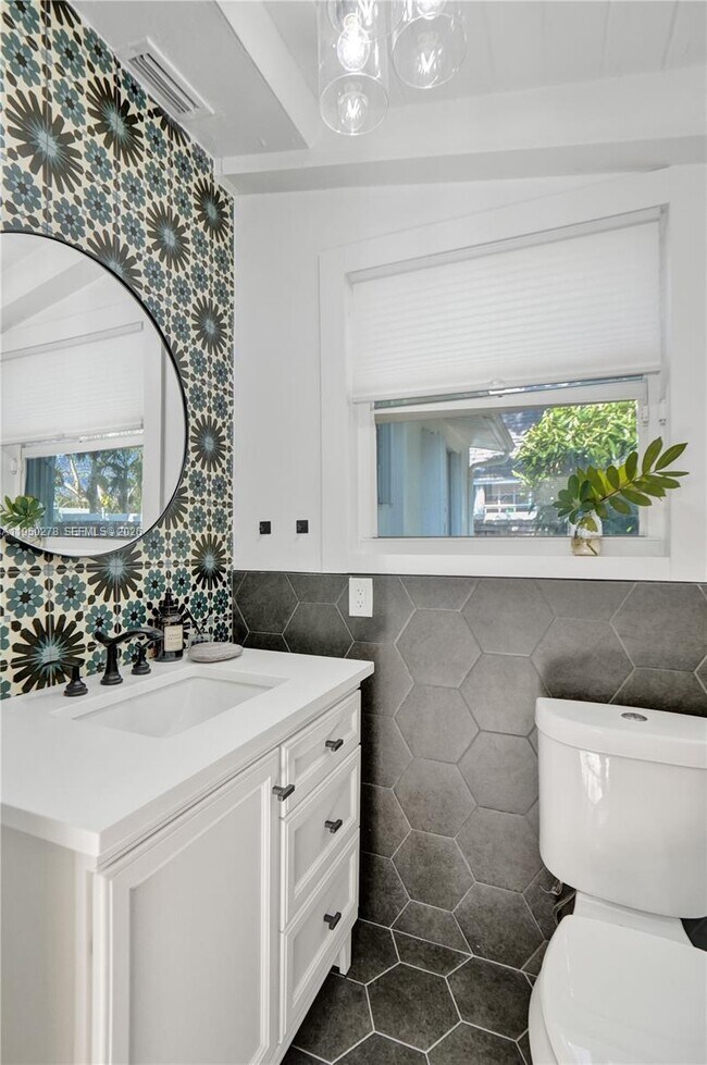 Foto del edificio - 920 NE 34th Ct