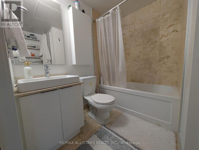 Building Photo - 14 York St