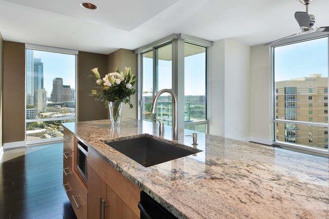 Foto principal - 300 Bowie St