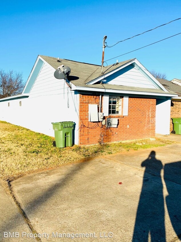 Primary Photo - 3 br, 2 bath House - 669 North Pass Road