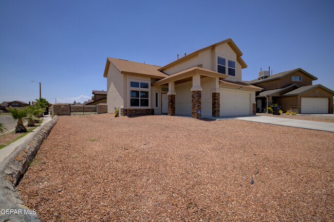 Building Photo - 500 E San Antonio Ave