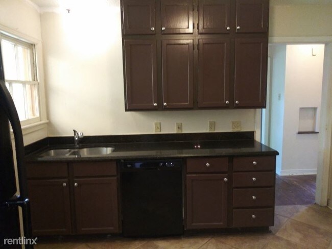 Building Photo - 2 br, 1.5 bath House - 6109 greenmere place