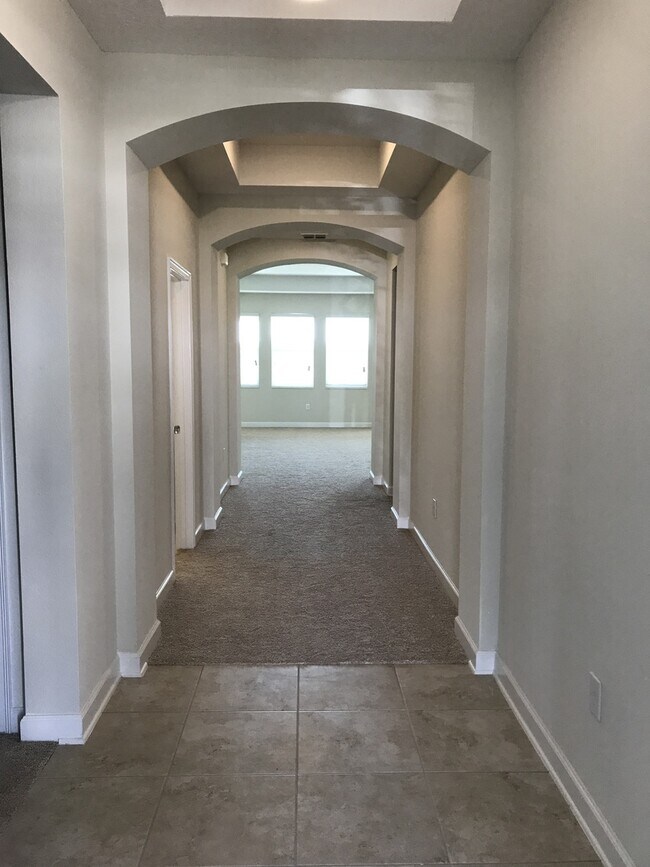 Foto del edificio - Large 4/3 Lake Front Executive Home with 3...