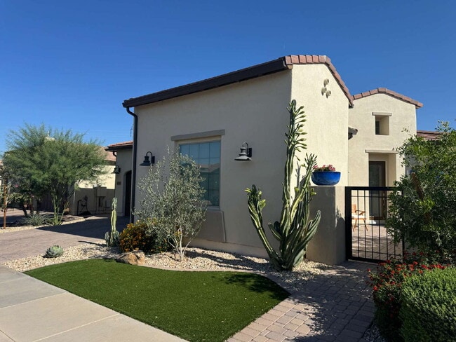 Foto del edificio - 120 E Iloca Ln