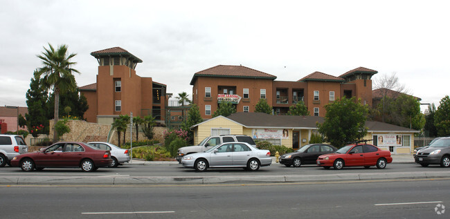 Foto del edificio - Pollard Plaza Apartment