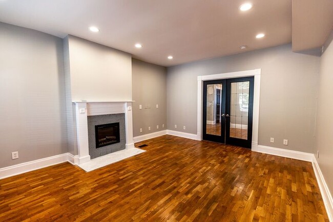 Building Photo - 221-223 Thurman Ave