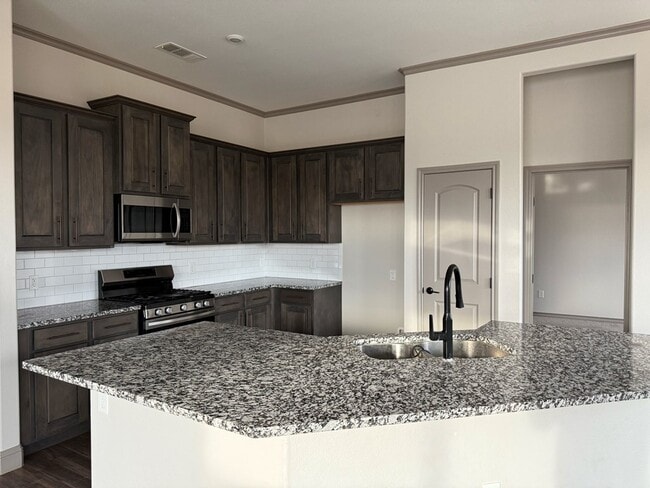 Building Photo - 8626 La Jolla Dr