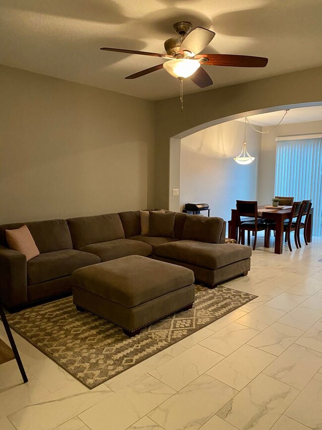 Foto del edificio - Super 3 bdrm 2-1/2 bath townhome  in gated...