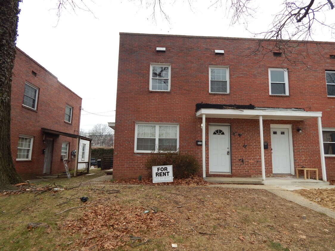 Primary Photo - 8528 Chestnut Oak Rd