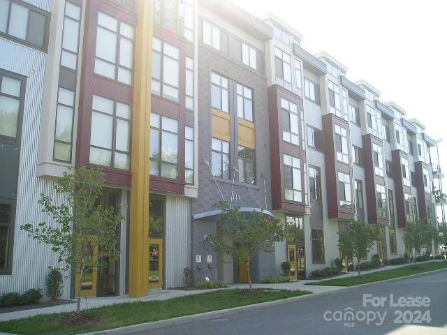 Building Photo - 514 W 10th St