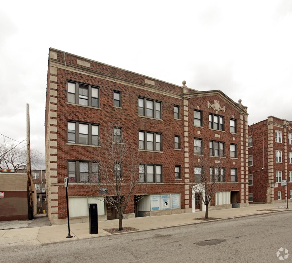 Building Photo - 4911-4117 W Belle Plaine Ave