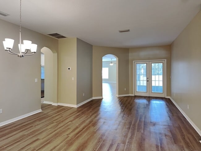 Building Photo - 832 Silvertip Rd