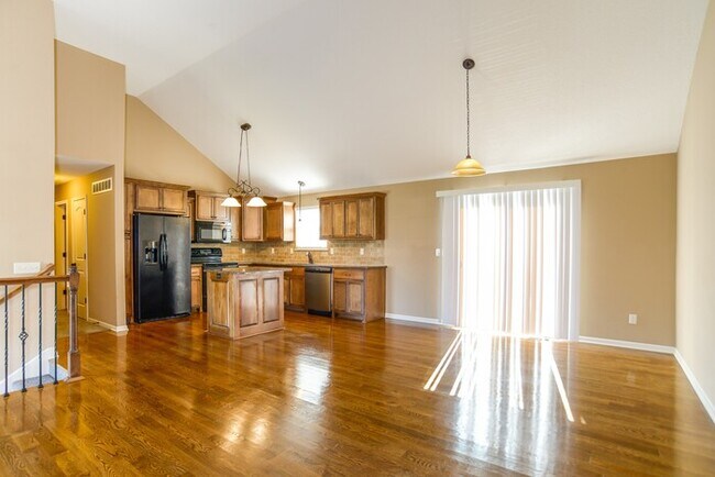 Building Photo - 4 Bed 2.5 Bath In Kearney! Available NOW!!