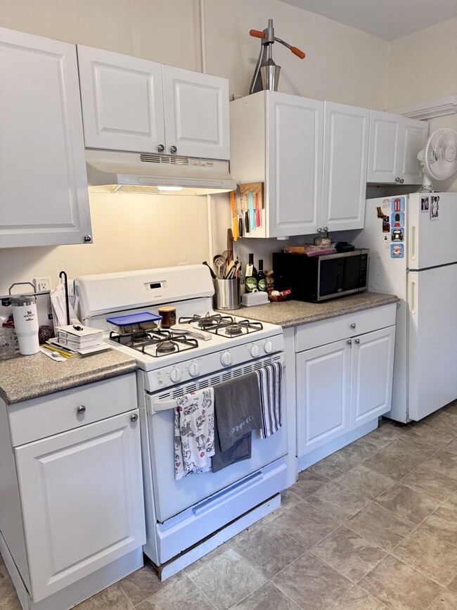 Building Photo - 122 Gore St