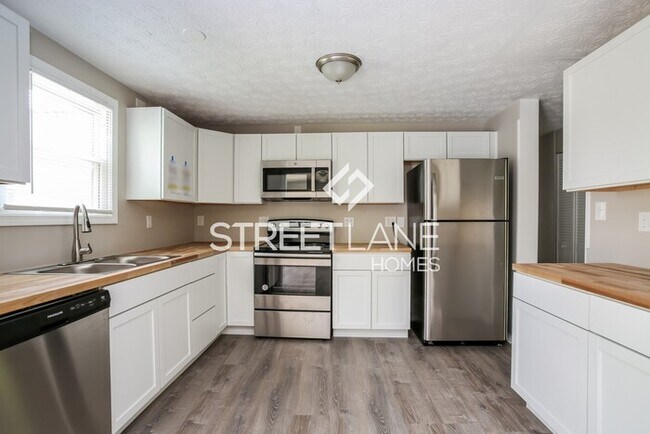 Foto del edificio - 5 Bedroom/2 Bath in Reynoldsburg