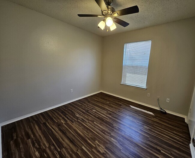 Foto del edificio - MOVE IN READY-  South East Arlington: Sing...