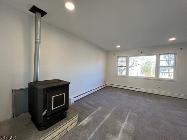 Foto del edificio - 16 Richards Rd