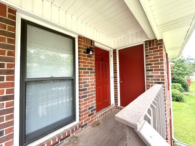 Building Photo - 4425 Bonnell Dr NW