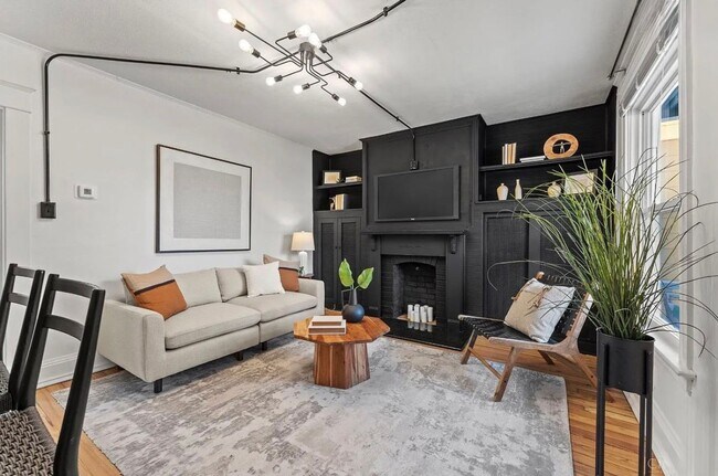 Building Photo - Updated 2-Story Home in the Heart of Hyde Park – Walk to Shops, Dining & Wasson Way