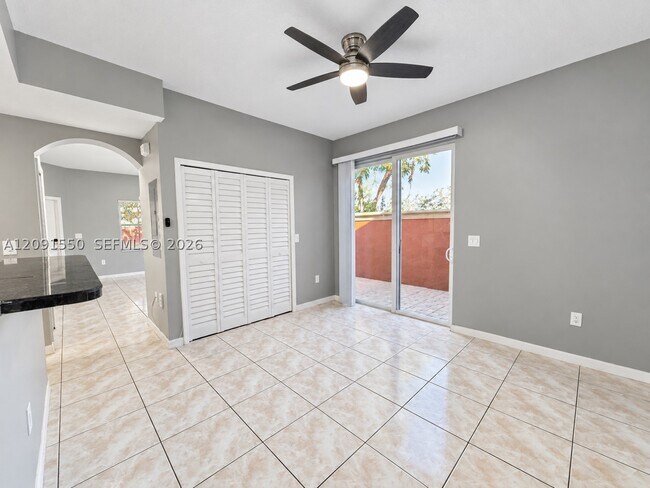 Foto del edificio - 6102 NW 114th Ct