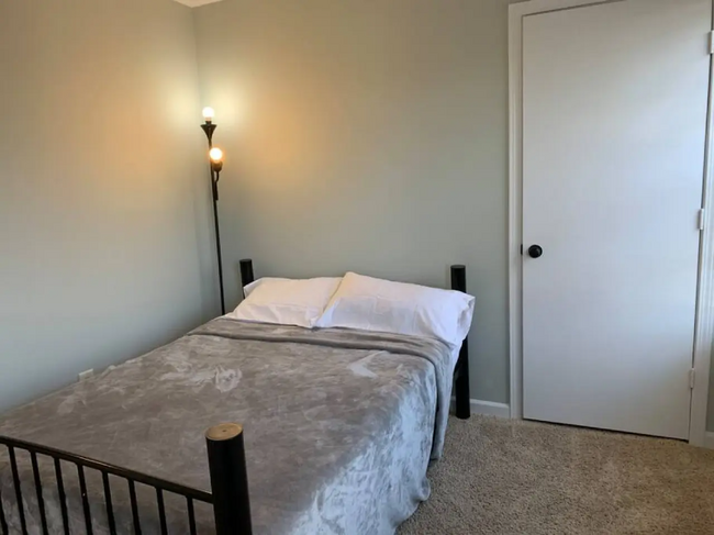 Foto del edificio - 2821 Trestle Ct SW