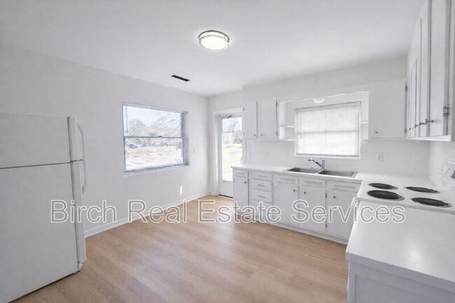 Building Photo - 216 S Lincoln Ave