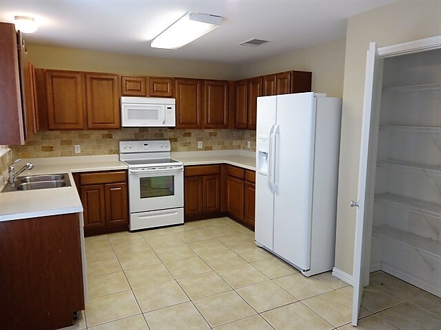 Foto del edificio - 317 Phillips St