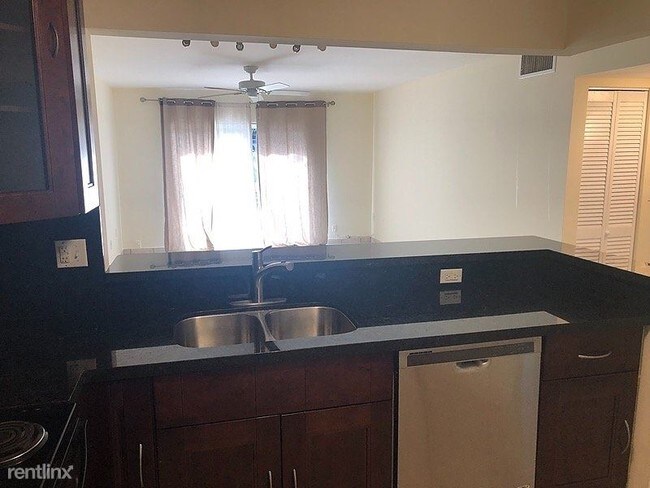 Foto del edificio - 7703 Camino Real