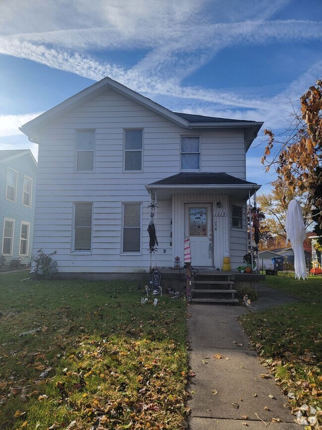 Building Photo - 1215 E 12th St