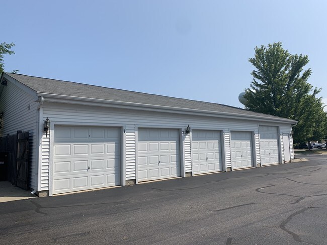 Building Photo - 2305 Aurora Dr