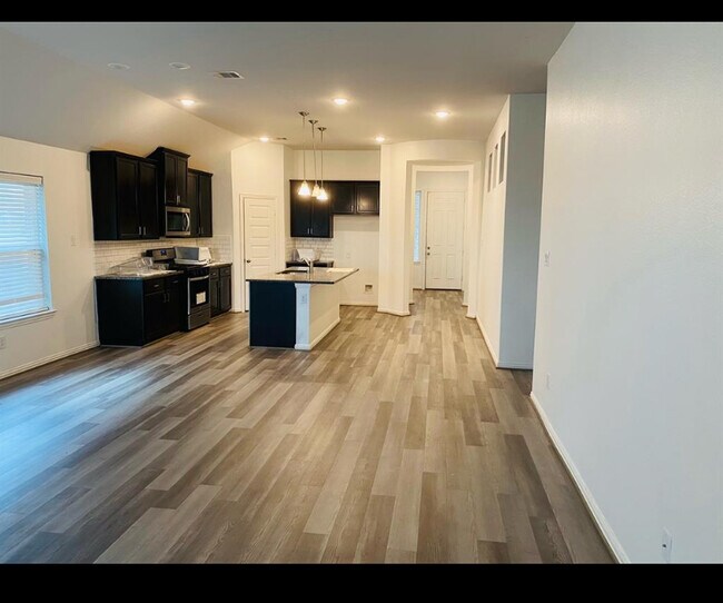 Foto del edificio - 5827 Northern Rose Ln