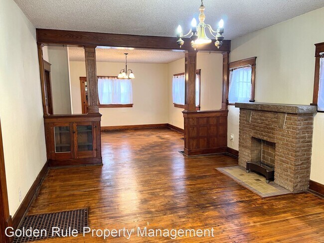 Building Photo - 2 br, 1 bath House - 422 E 11th