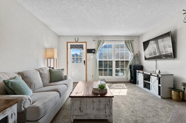 Building Photo - 10715 Foxwood Ct