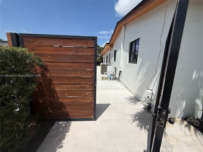 Foto del edificio - 16800 NW 72nd Ct