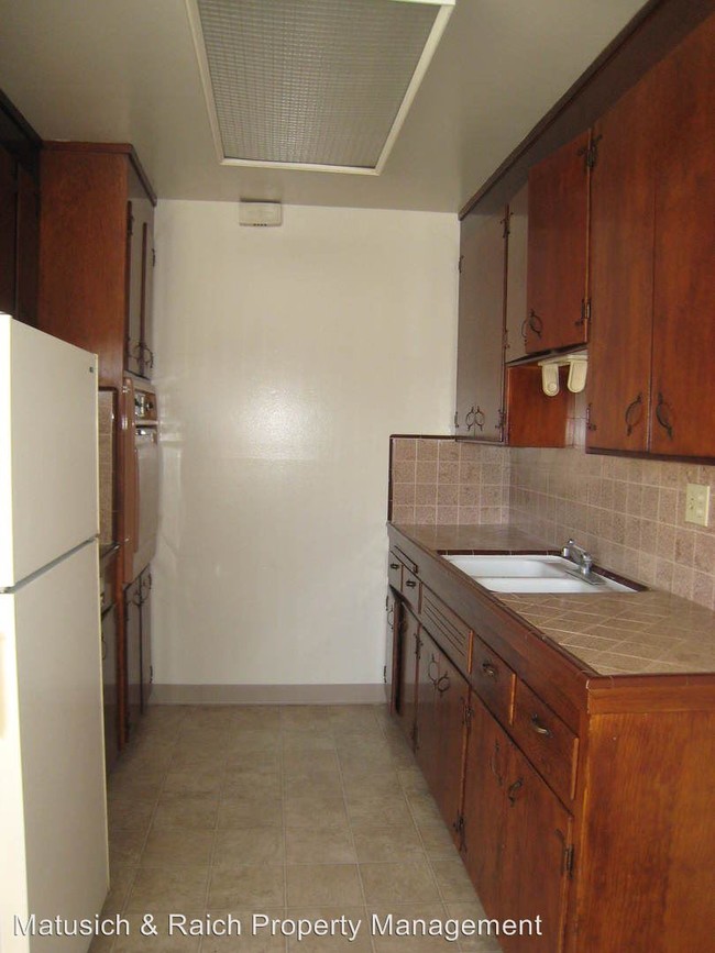 Building Photo - 1 br, 1 bath Apartment - 1059 Arroyo Seco Dr