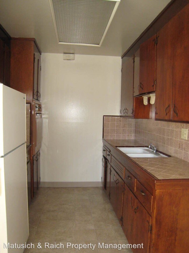 Foto del edificio - 1 br, 1 bath Apartment - 1059 Arroyo Seco Dr