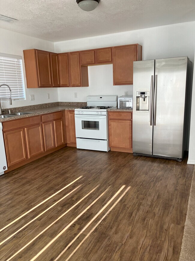 Foto del edificio - 7616 Stadler Ave NW