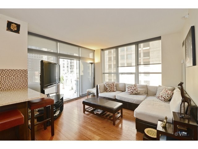 Building Photo - 600 N Dearborn St