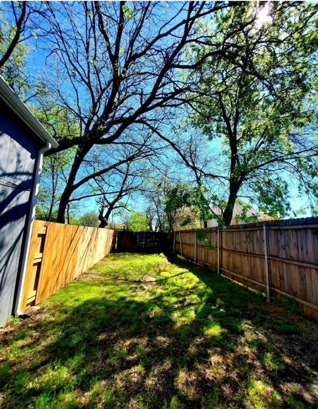 409 North St Unit B, Grand Prairie, TX 75050 Apartments in Grand