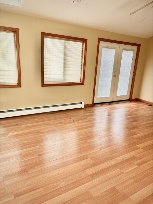 Foto del edificio - 244 E Broadway