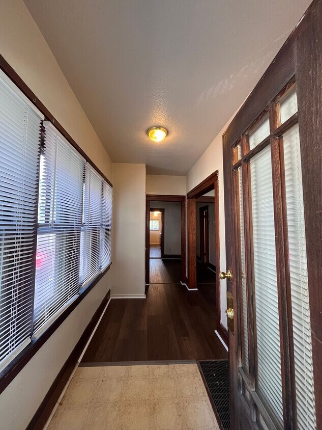 653 Oakhill Ave Unit Lower, Jackson, MI 49201 Room for Rent in