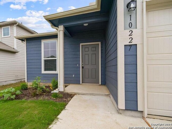 Building Photo - 4 Bedrooms 2 Bathrooms located in Santa Cl...