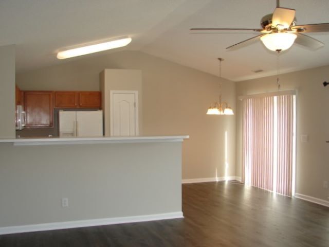 Foto del edificio - 404 Kinship Ln