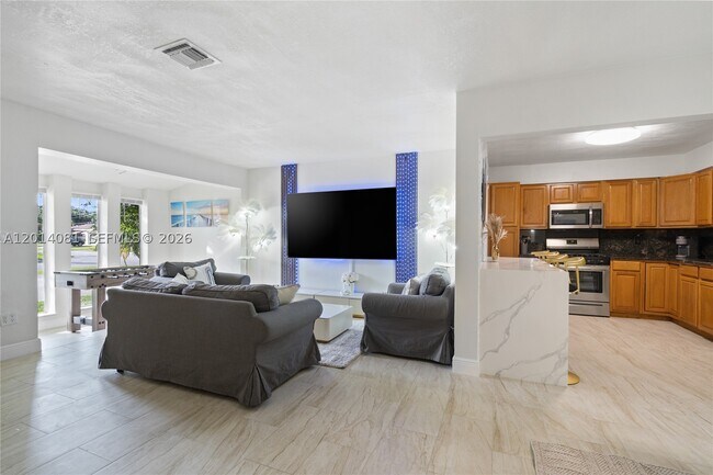 Foto del edificio - 2125 N 14th Terrace