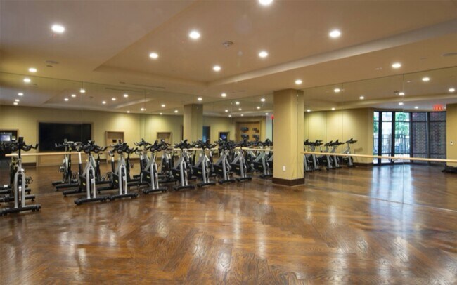 Foto del edificio - 2303 Mid Ln