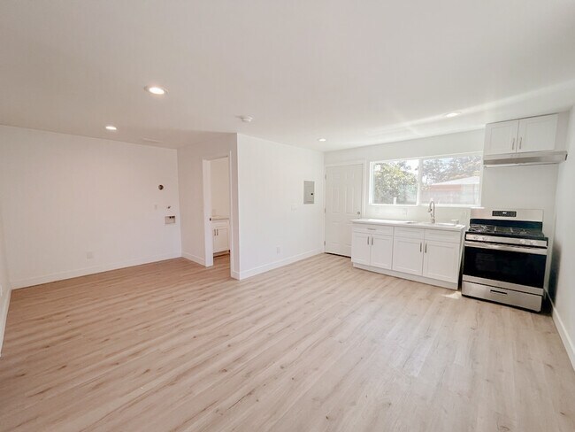 Foto del edificio - 3824 W 104th St