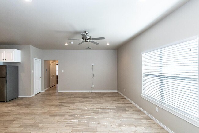 Building Photo - 9803 Uvalde Ave